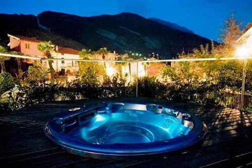 Albergo Al Caminetto Torbole Sul Garda Екстериор снимка