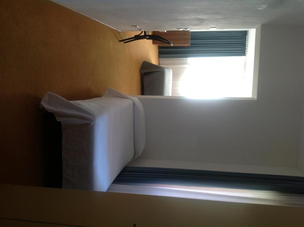 Albergo Al Caminetto Torbole Sul Garda Стая снимка