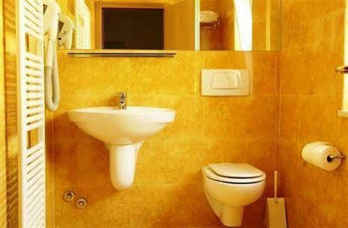 Albergo Al Caminetto Torbole Sul Garda Екстериор снимка