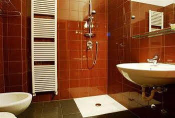 Albergo Al Caminetto Torbole Sul Garda Екстериор снимка